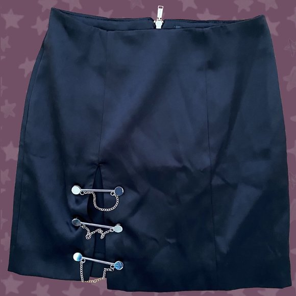 NWT BLACK SKIRT WITH GOLD HARDWARE - Picture 1 of 4